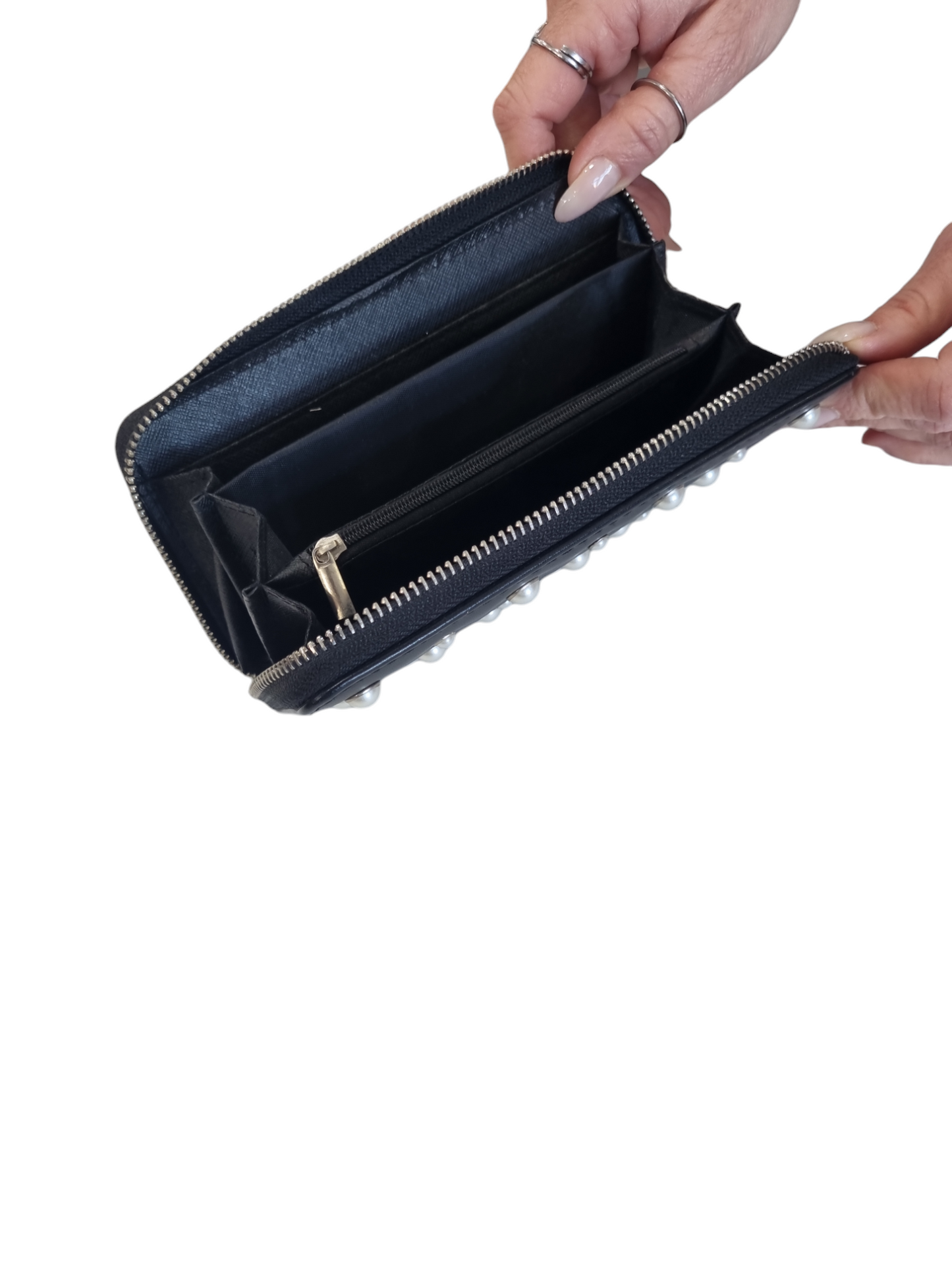 Portafogli rigido donna con zip nero e blu con perle