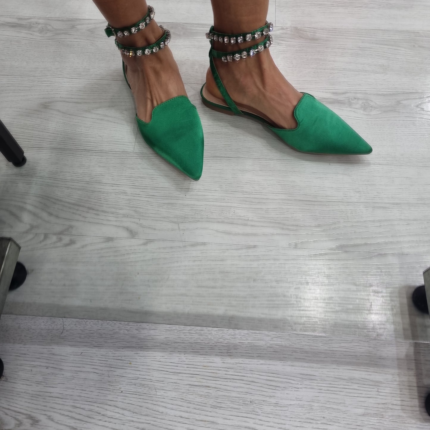 Scarpe Sandalo in raso con cinturino alla caviglia verde gucci