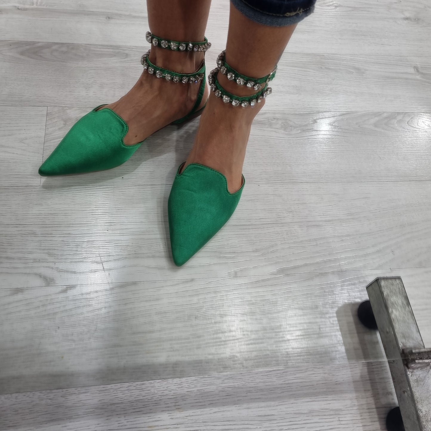 Scarpe Sandalo in raso con cinturino alla caviglia verde gucci