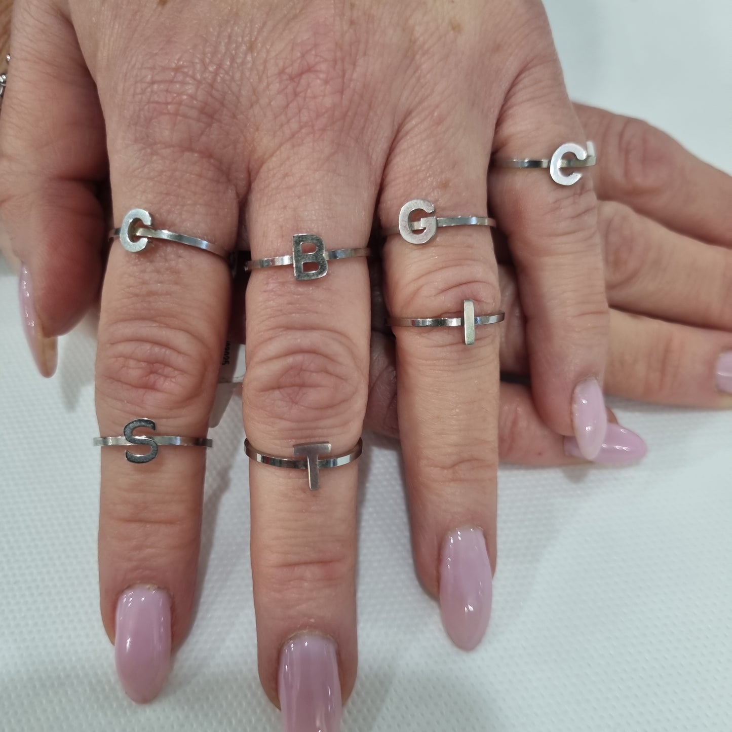 Anello midi-rings lettera